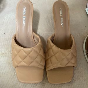 Ladies size 8 sandals
